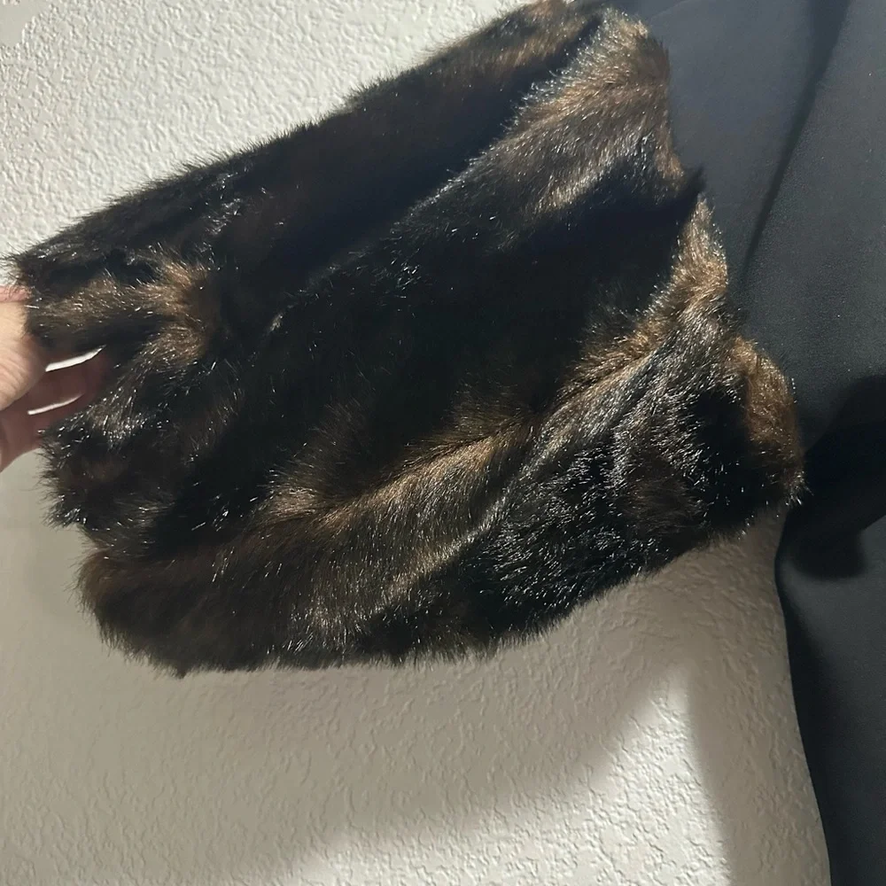 Vintage style Zara Black V-Neck Tunic with Faux-Fur Brown Balloon Sleeves - Picture 12 of 12